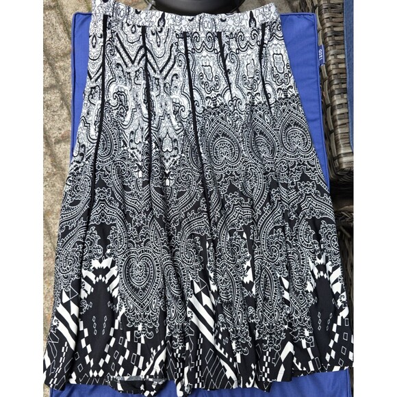 Ashley Stewart Women's Skirt Paisley Black/White NWT Sz 12 - Picture 2 of 4